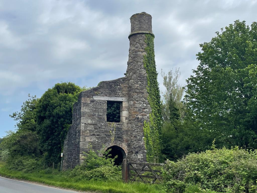 Lot: 136 - FREEHOLD FORMER ENGINE HOUSE - External view of building from the roadside